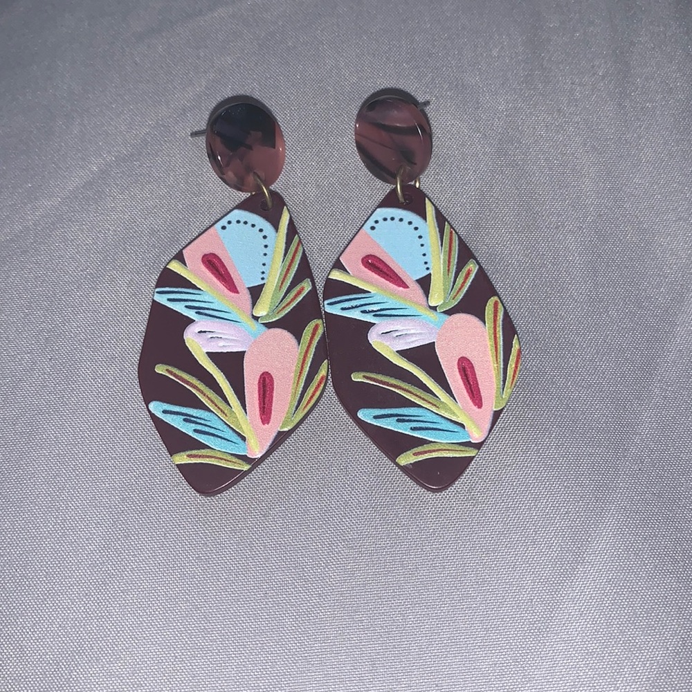 💸 3/$25 Lightweight painted earrings